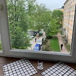 Riia 10, 2-bedroom - 2 Big Beds 1 Extra Bed-parking Free Lejlighed Tartu