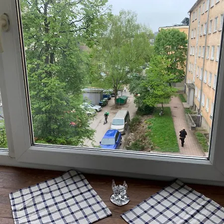 Riia 10, 2-bedroom - 2 Big Beds 1 Extra Bed-parking Free Apartament Tartu