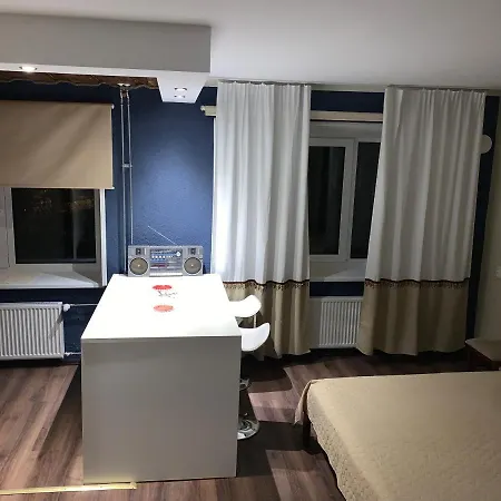 Riia 10, 2-bedroom - 2 Big Beds 1 Extra Bed-parking Free Apartament *