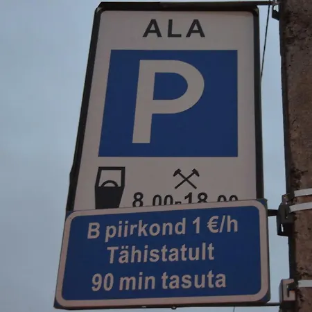 Riia 10, 2-bedroom - 2 Big Beds 1 Extra Bed-parking Free Apartament Tartu
